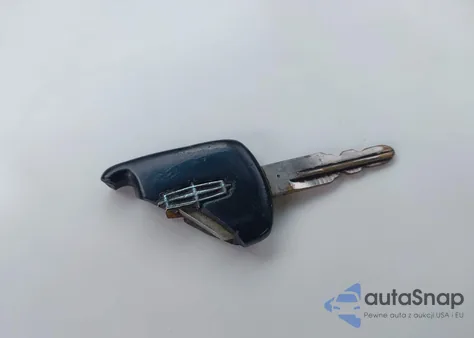 2006 Lincoln Town Car Signature Limited from USA, damaged, VIN 1LNHM82W36Y632276